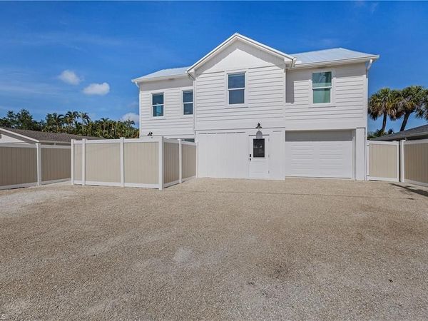 2551 Tamarind ST, ST. JAMES CITY, FL 33956