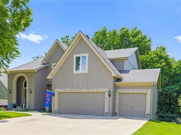 6044 Brownridge Drive, Shawnee, KS 66218