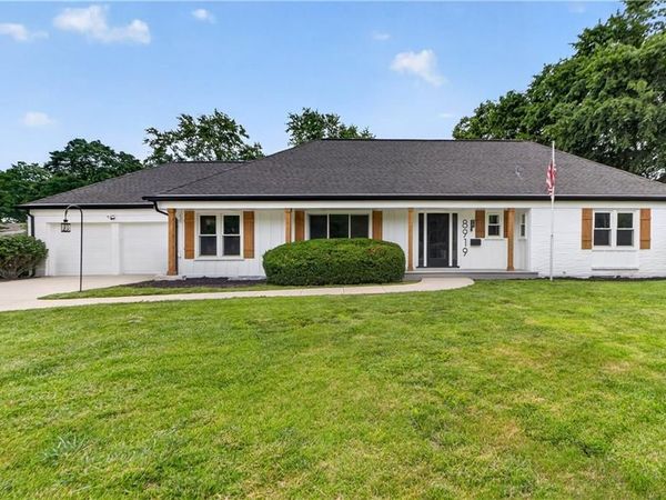8919 Mission Road, Leawood, KS 66206