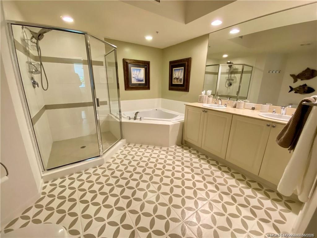 815 NW Flagler Avenue, Unit 204, Stuart, FL 34994 Photo