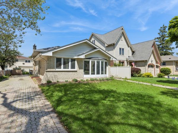928 S 6th Avenue , La Grange, IL 60525