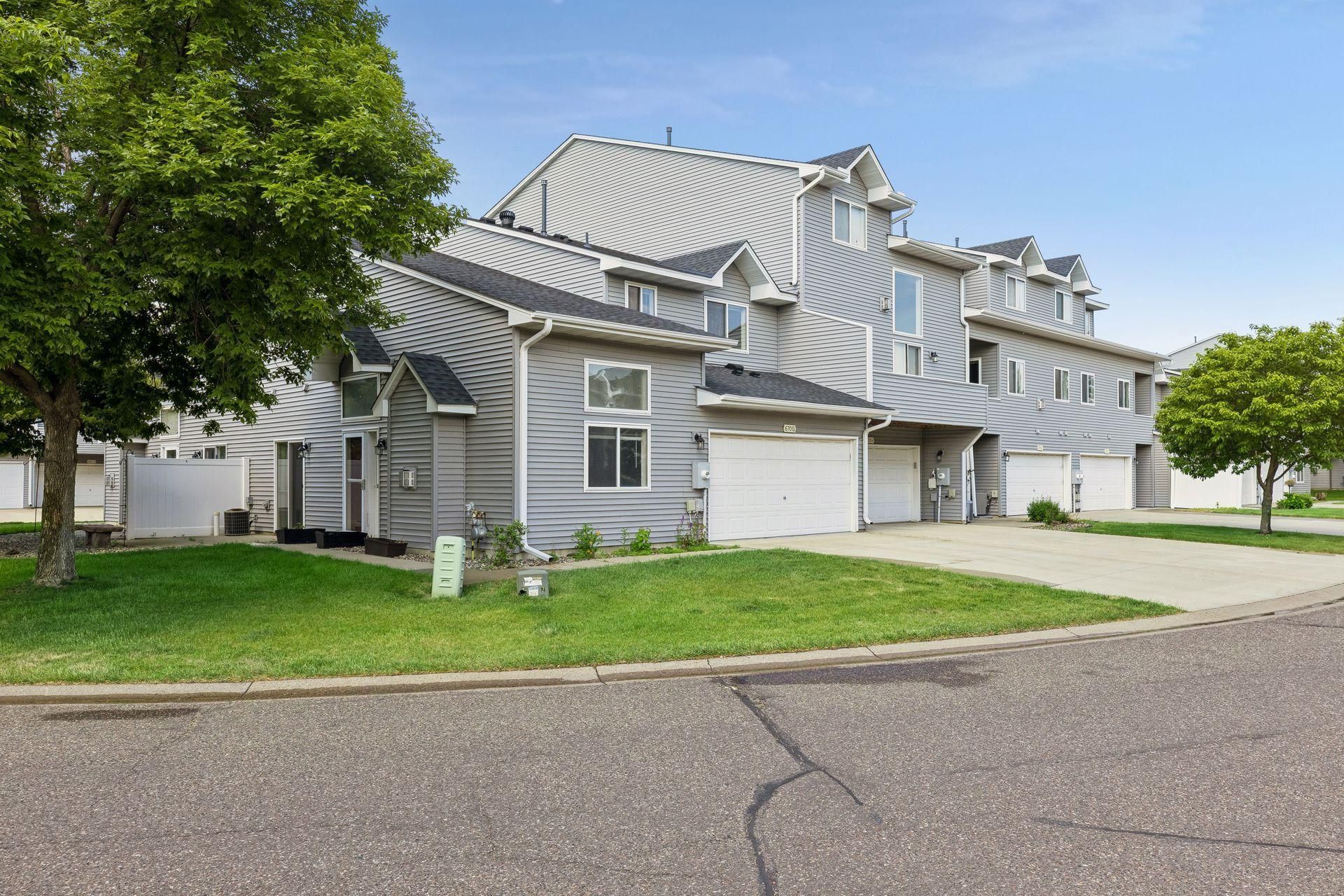 670 Kingfisher Lane, Woodbury, MN 55125
