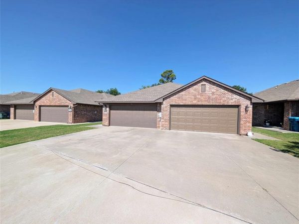 425 Chalk Hill Court, Edmond, OK 73003