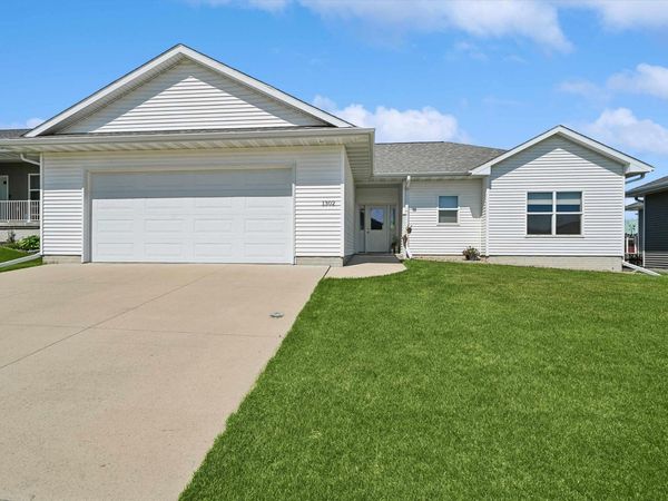 1302 SE 1st Street, Waverly, IA 50677