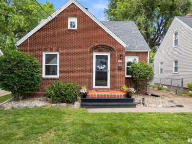 2207 W KELLOGG Avenue, West Peoria, IL 61604