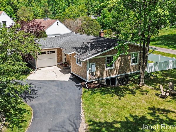 324 Pioneer Club Road SE, Grand Rapids, MI 49506