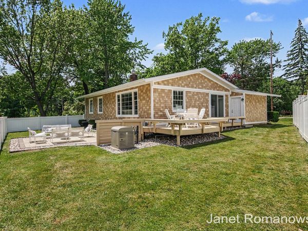 324 Pioneer Club Road SE, East Grand Rapids, MI 49506
