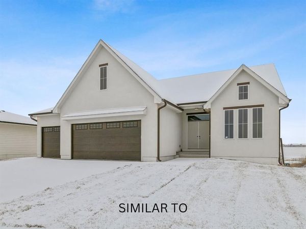 913 Campus Court NE, Bondurant, IA 50035