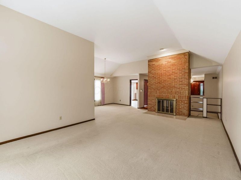 2060 Mackenzie Drive, Unit 2, Columbus, OH 43220 Photo 10