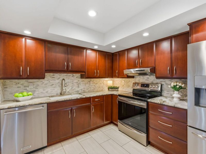 2060 Mackenzie Drive, Unit 2, Columbus, OH 43220 Photo 12