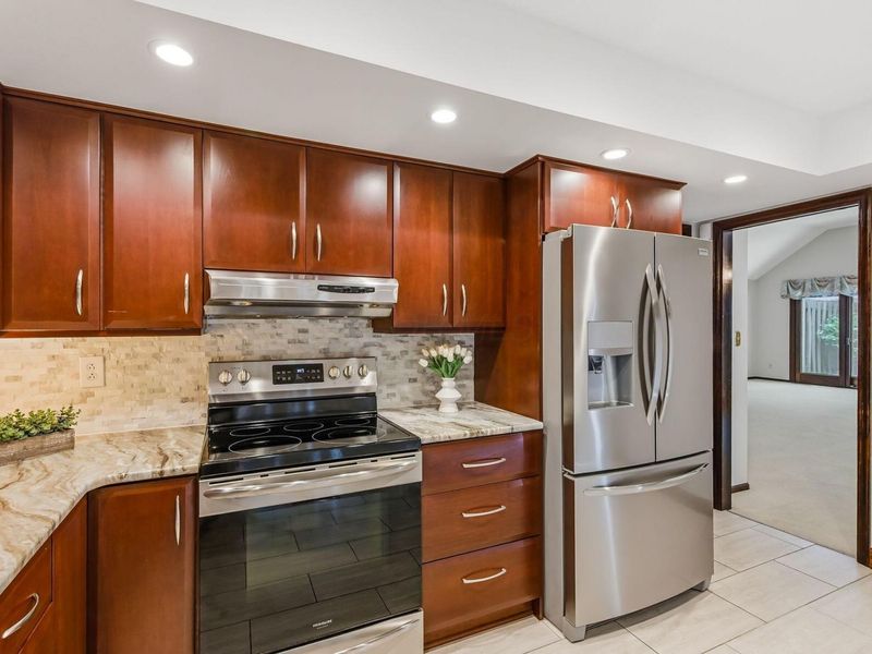 2060 Mackenzie Drive, Unit 2, Columbus, OH 43220 Photo 13