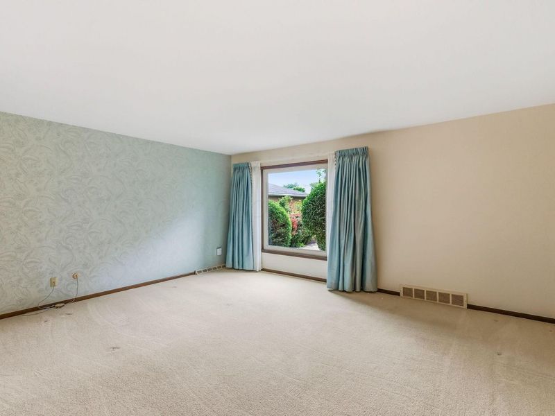 2060 Mackenzie Drive, Unit 2, Columbus, OH 43220 Photo 15