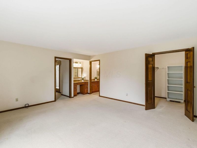 2060 Mackenzie Drive, Unit 2, Columbus, OH 43220 Photo 16