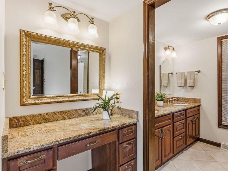 2060 Mackenzie Drive, Unit 2, Columbus, OH 43220 Photo 18