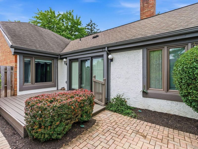 2060 Mackenzie Drive, Unit 2, Columbus, OH 43220 Photo 2