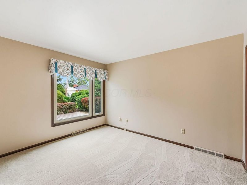 2060 Mackenzie Drive, Unit 2, Columbus, OH 43220 Photo 21
