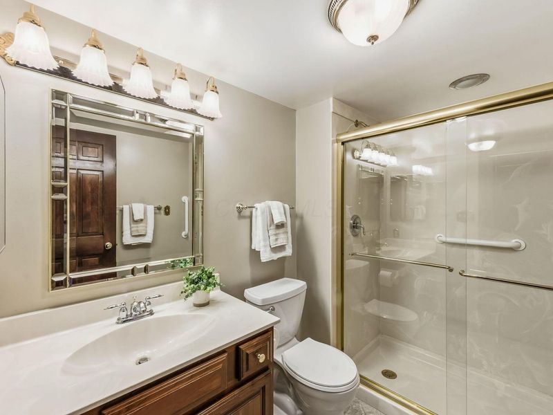2060 Mackenzie Drive, Unit 2, Columbus, OH 43220 Photo 22