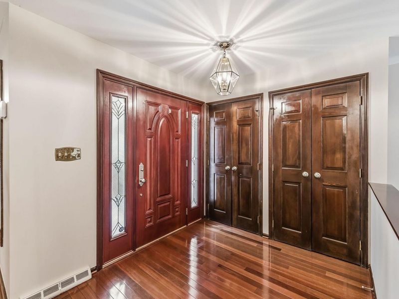 2060 Mackenzie Drive, Unit 2, Columbus, OH 43220 Photo 4