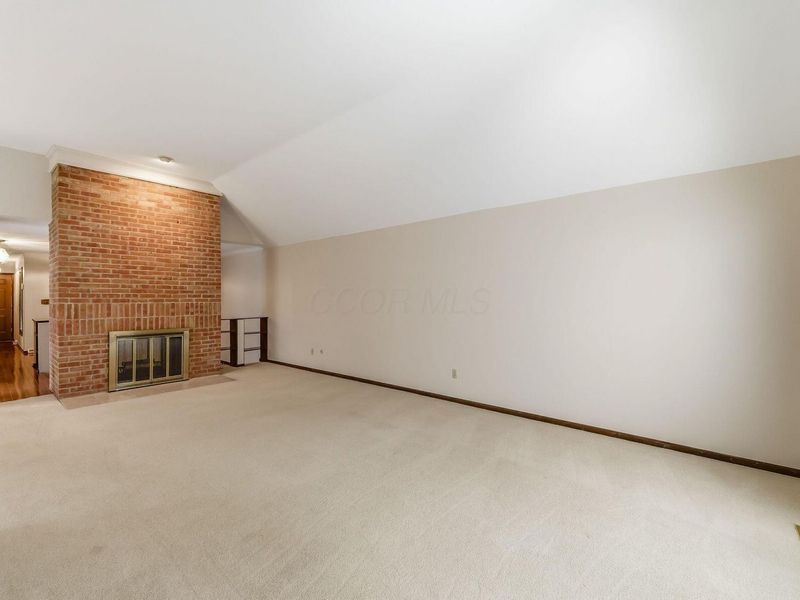 2060 Mackenzie Drive, Unit 2, Columbus, OH 43220 Photo 6