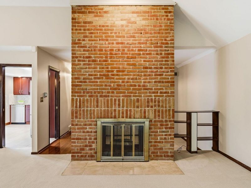 2060 Mackenzie Drive, Unit 2, Columbus, OH 43220 Photo 7