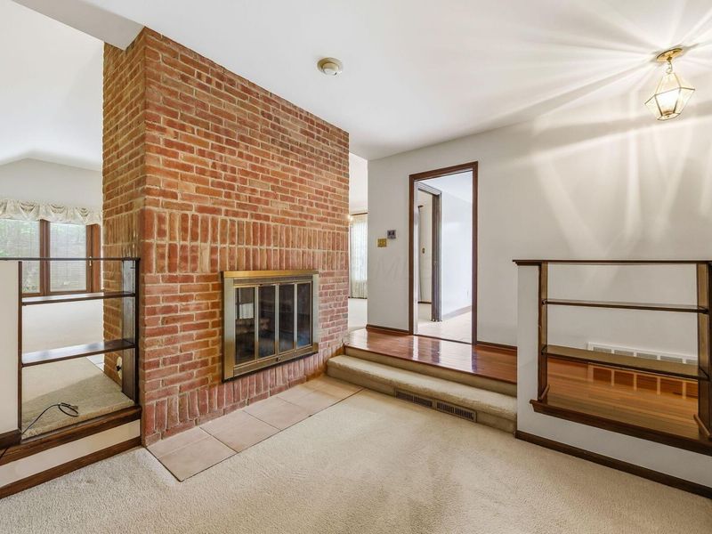 2060 Mackenzie Drive, Unit 2, Columbus, OH 43220 Photo 8