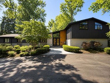 1429 Quarton Road , Birmingham, MI 48009