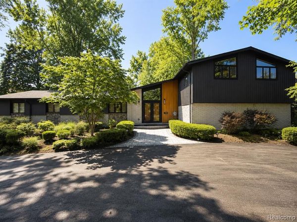 1429 Quarton Road , Birmingham, MI 48009