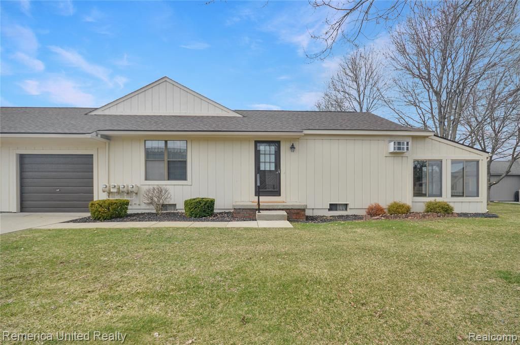 12113 Lexington Drive , Green Oak Township, MI 48178 Main Photo