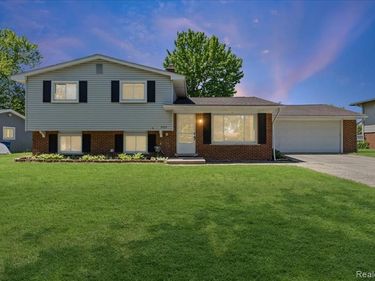 5925 Strathdon Way , Waterford Twp, MI 48327
