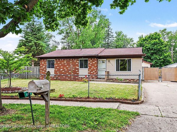 3735 Fox Pointe S , Lansing, MI 48911