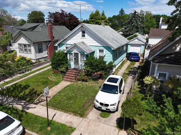 185 S Brookside Avenue, Freeport, NY 11520
