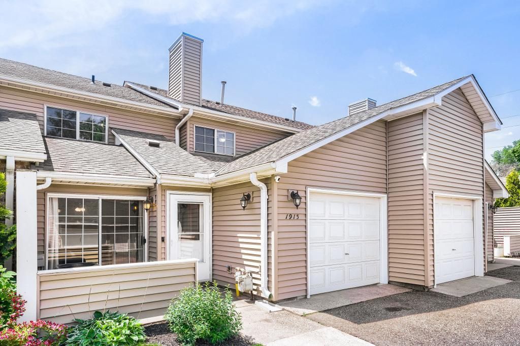 1915 E 122nd Street, Burnsville, MN 55337