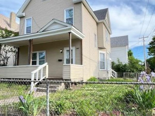 743 Charles Avenue , Saint Paul, MN 55104