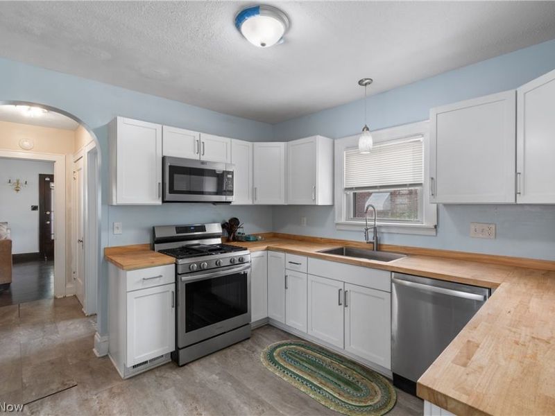 890 Winton Avenue , Akron, OH 44320 Photo 15