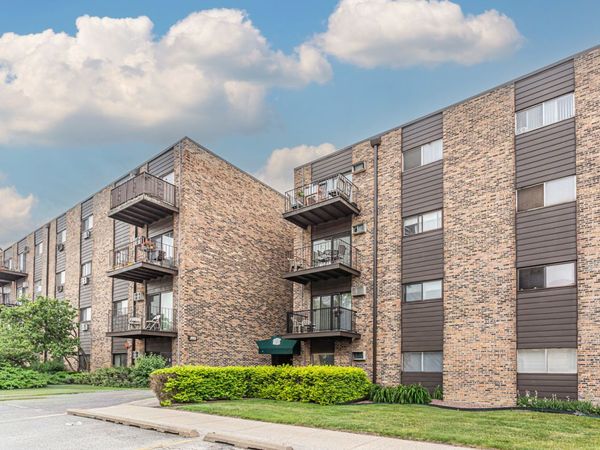 8905 Knight Avenue , Unit 208, Des Plaines, IL 60016
