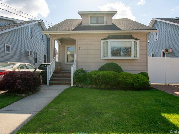 51 Hoffman Street , Franklin Square, NY 11010