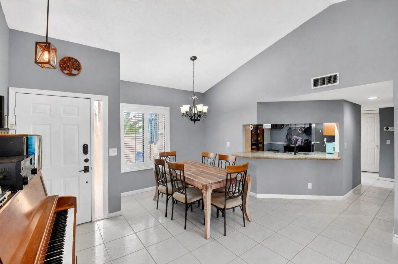 14 Via De Casas, Unit 104, Boynton Beach, FL 33426 Photo