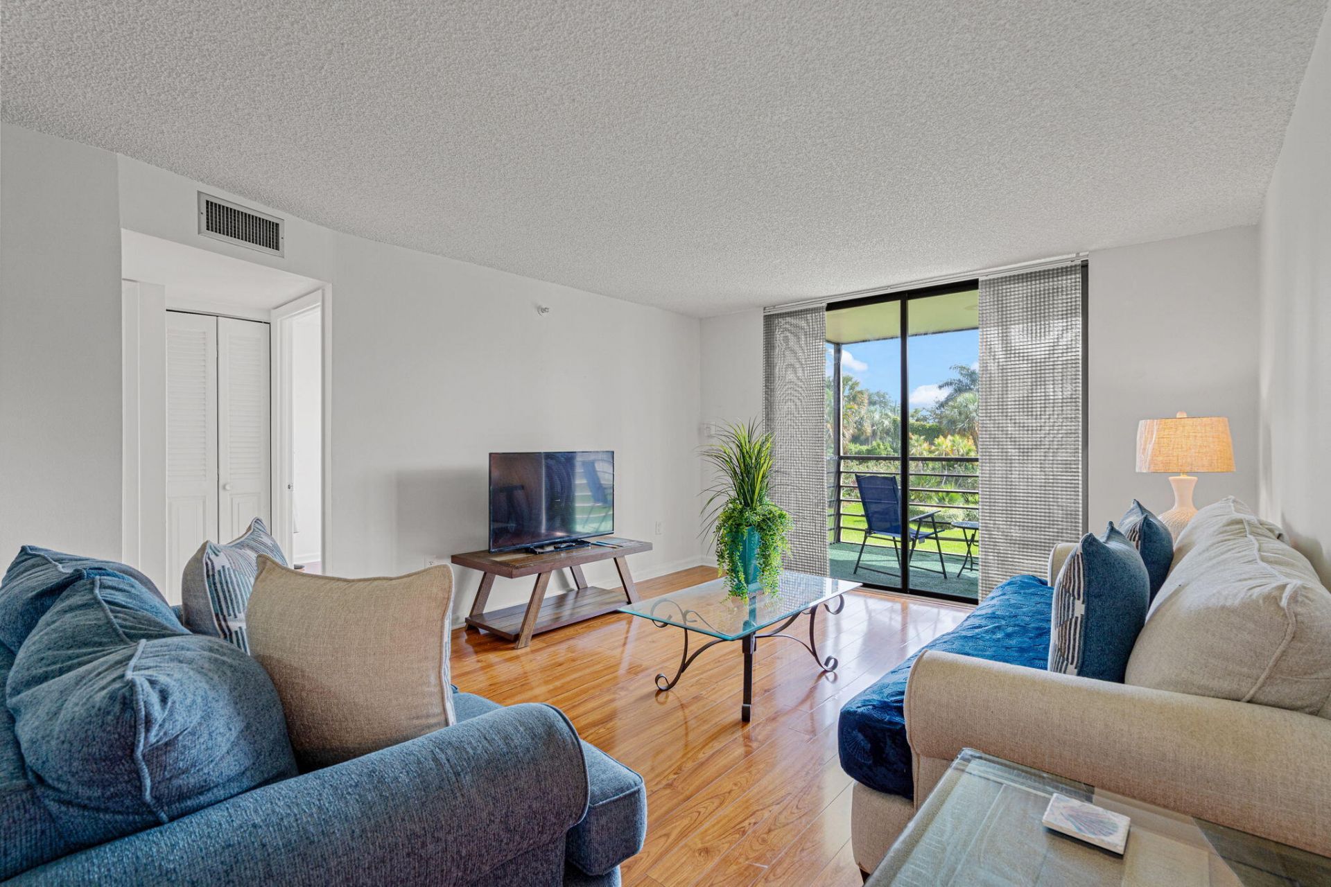 900 Saint Charles Place, Unit 221, Pembroke Pines, FL 33026 Photo