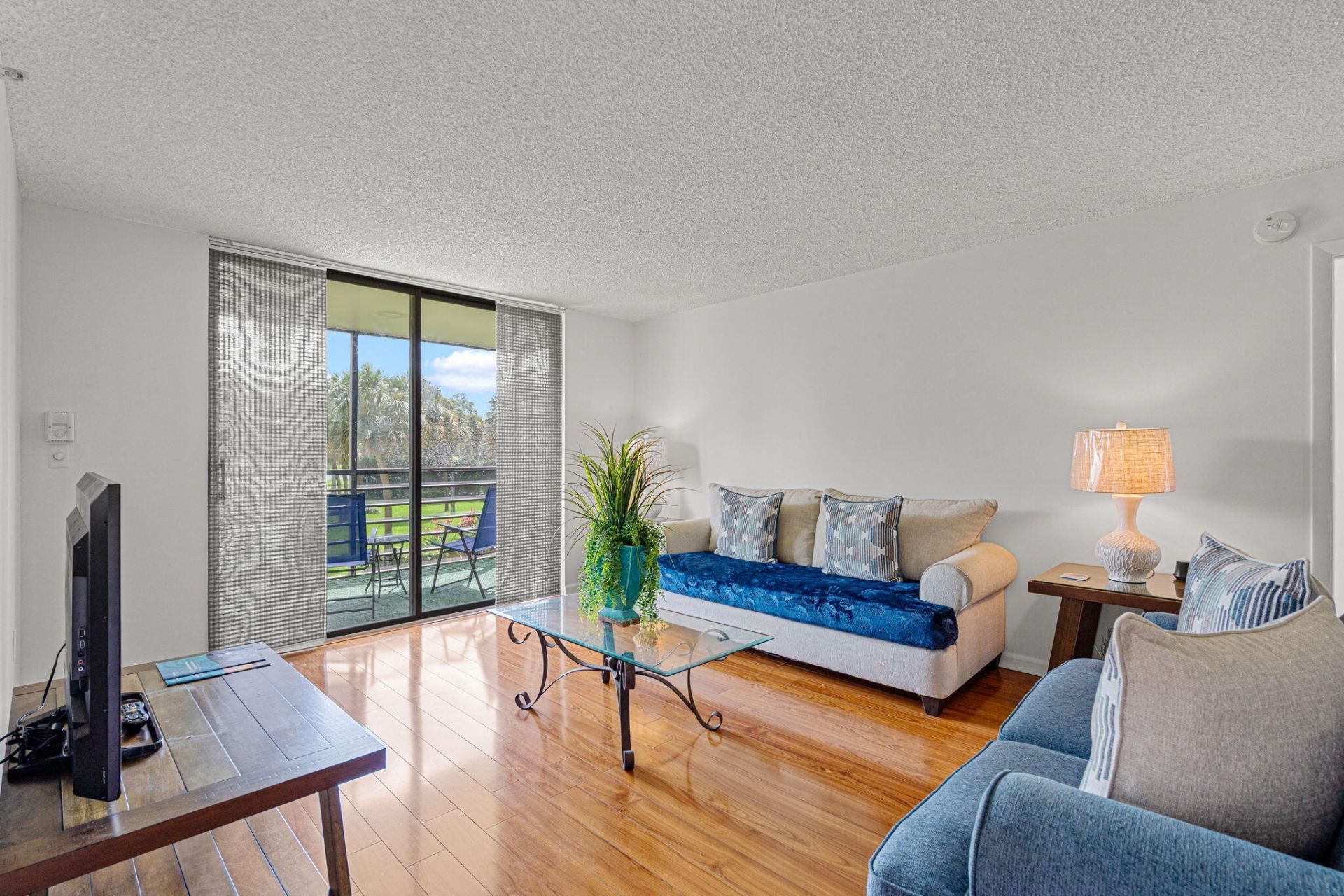 900 Saint Charles Place, Unit 221, Pembroke Pines, FL 33026 Photo