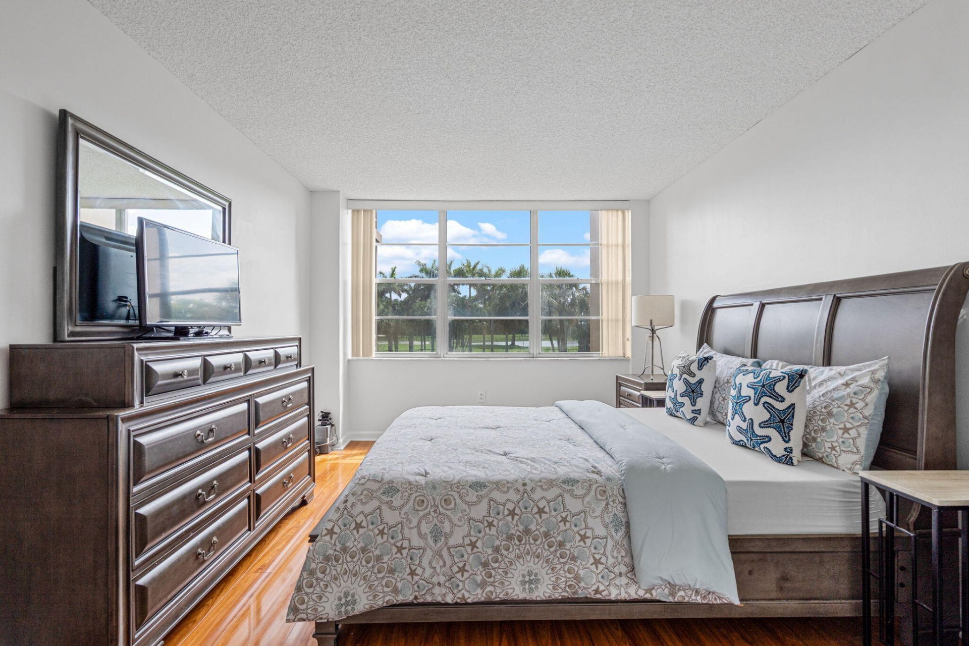 900 Saint Charles Place, Unit 221, Pembroke Pines, FL 33026 Photo