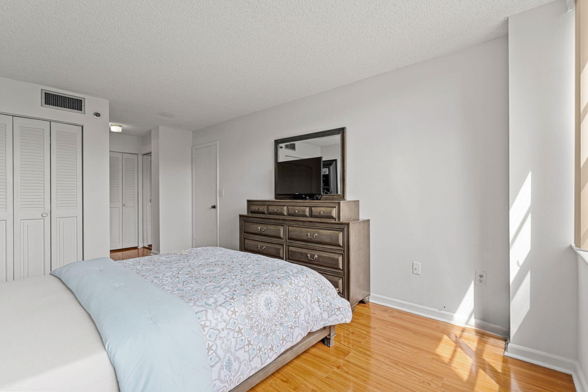 900 Saint Charles Place, Unit 221, Pembroke Pines, FL 33026 Photo