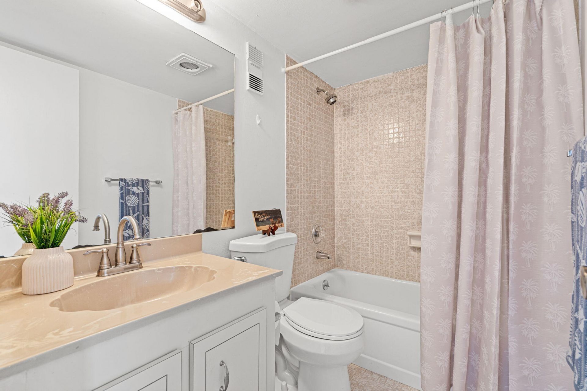 900 Saint Charles Place, Unit 221, Pembroke Pines, FL 33026 Photo