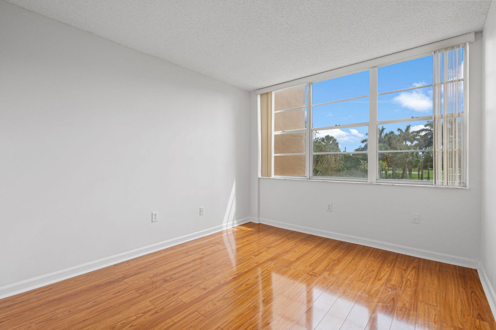 900 Saint Charles Place, Unit 221, Pembroke Pines, FL 33026 Photo
