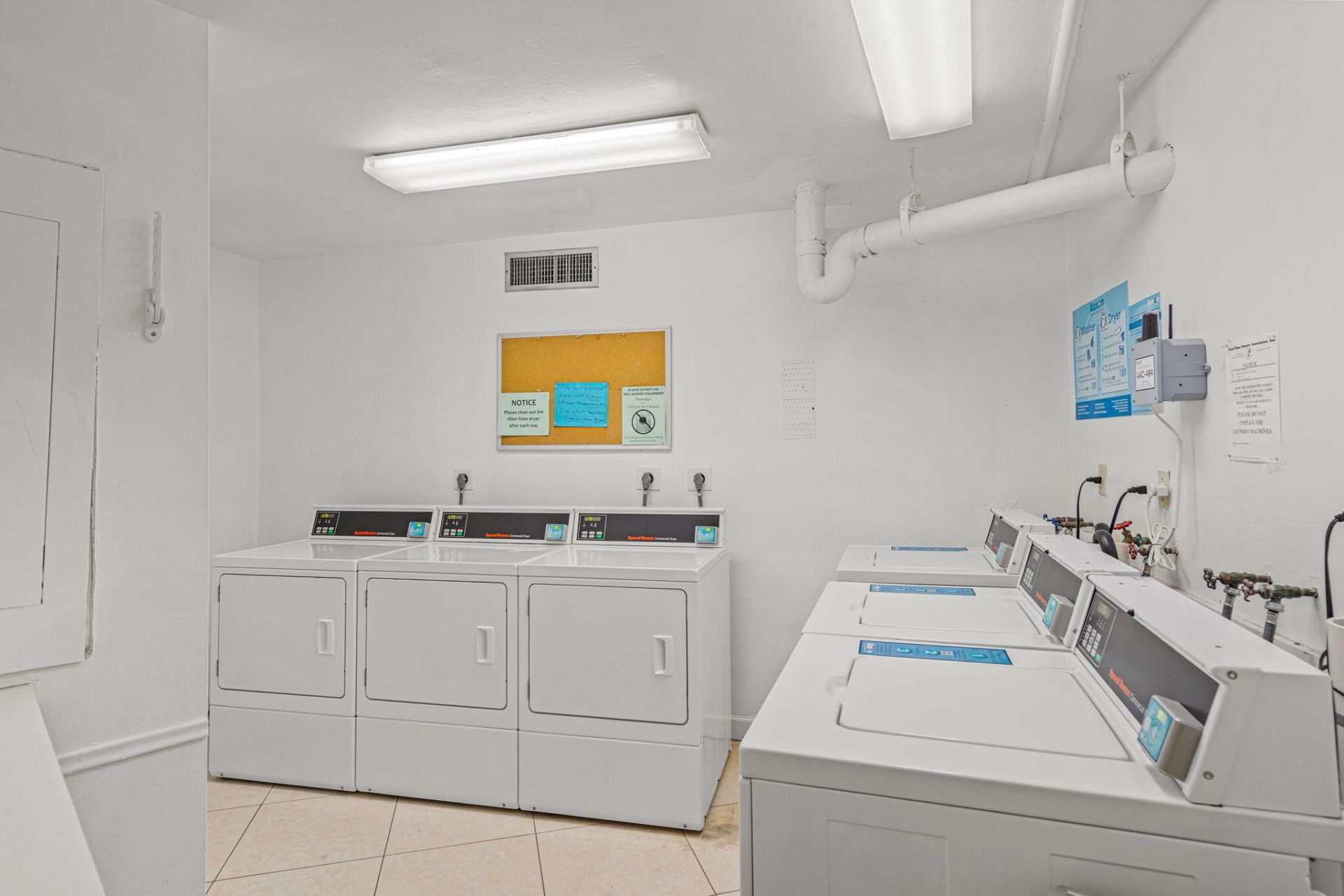 900 Saint Charles Place, Unit 221, Pembroke Pines, FL 33026 Photo