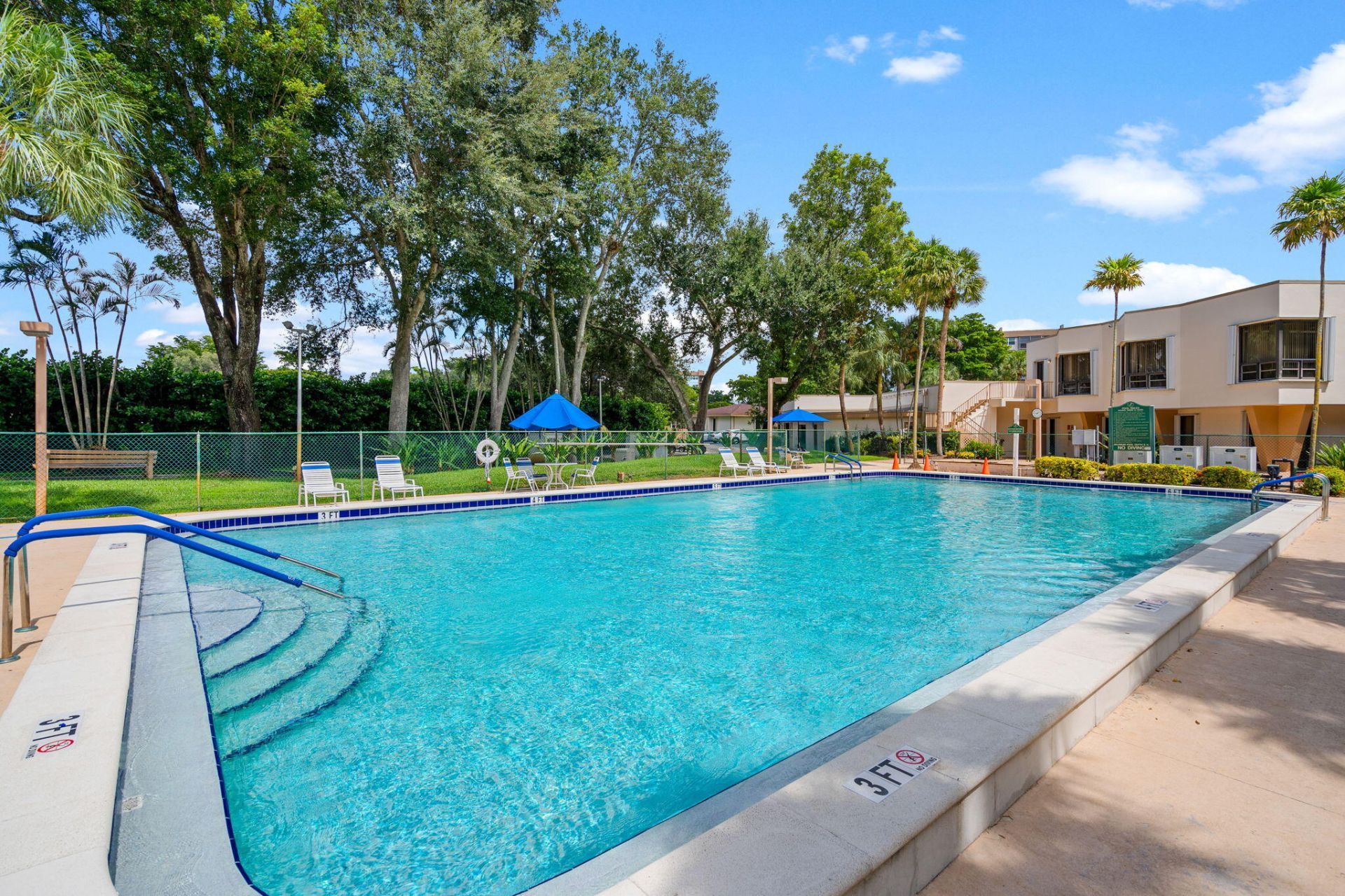 900 Saint Charles Place, Unit 221, Pembroke Pines, FL 33026 Photo