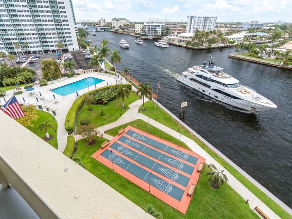 3200 NE 36th Street, Unit 806, Fort Lauderdale, FL 33308