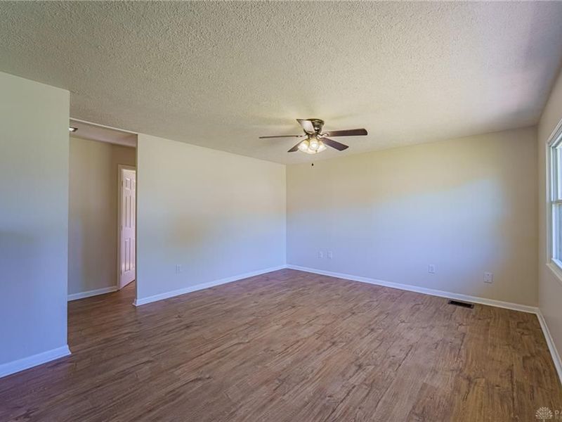 1091 June Drive, Xenia, OH 45385 Photo 9