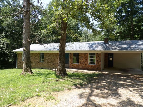 811 Powers Blvd , Waverly, TN 37185