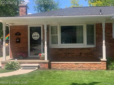 769 Manordale Court, Milford Vlg, MI 48381