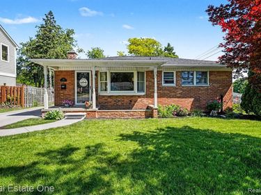 769 Manordale Court, Milford Vlg, MI 48381